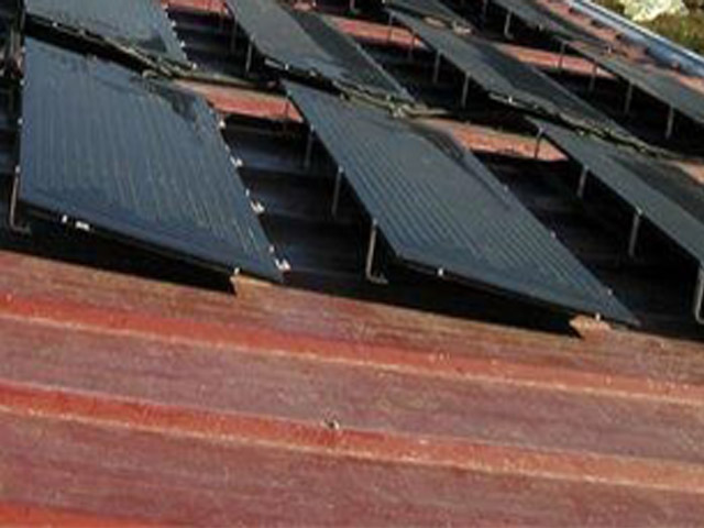 热水工程墙面安装聚热板